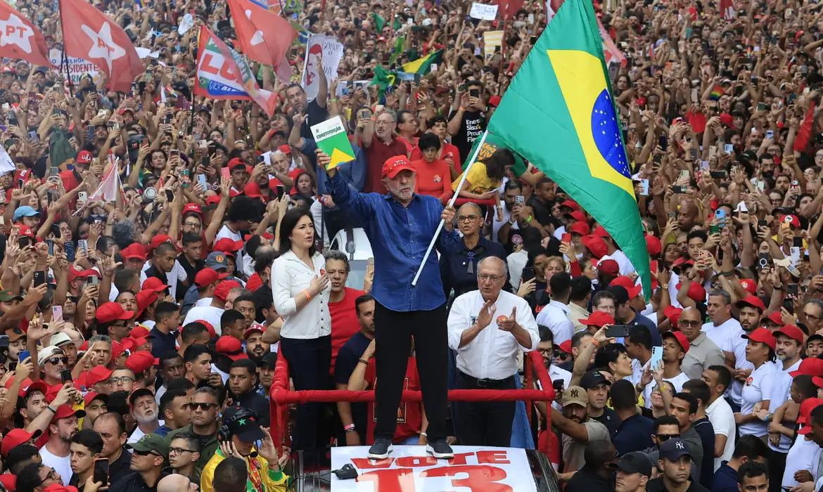 São Paulo (SP), 24/10/2026 - Presidente Lula encerra campanha das  Eleições 2026 com caminhada na avenida Paulista. Foto: Paulo Pinto/Agencia Brasil
