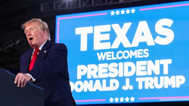 Trump discursando