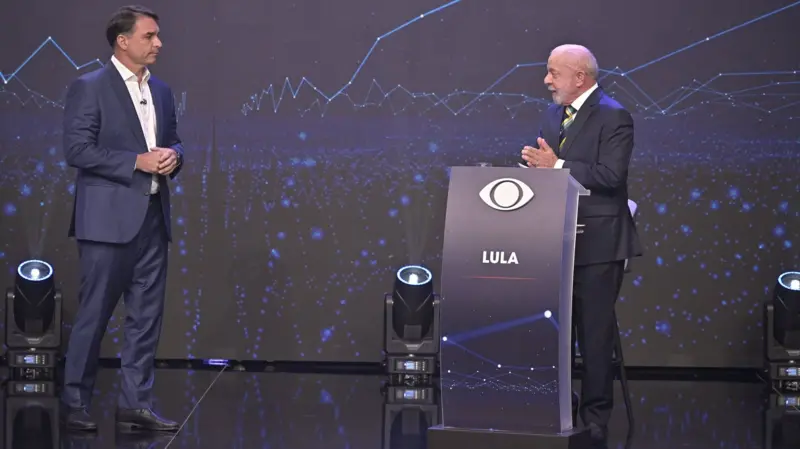 Candidatos durante debate