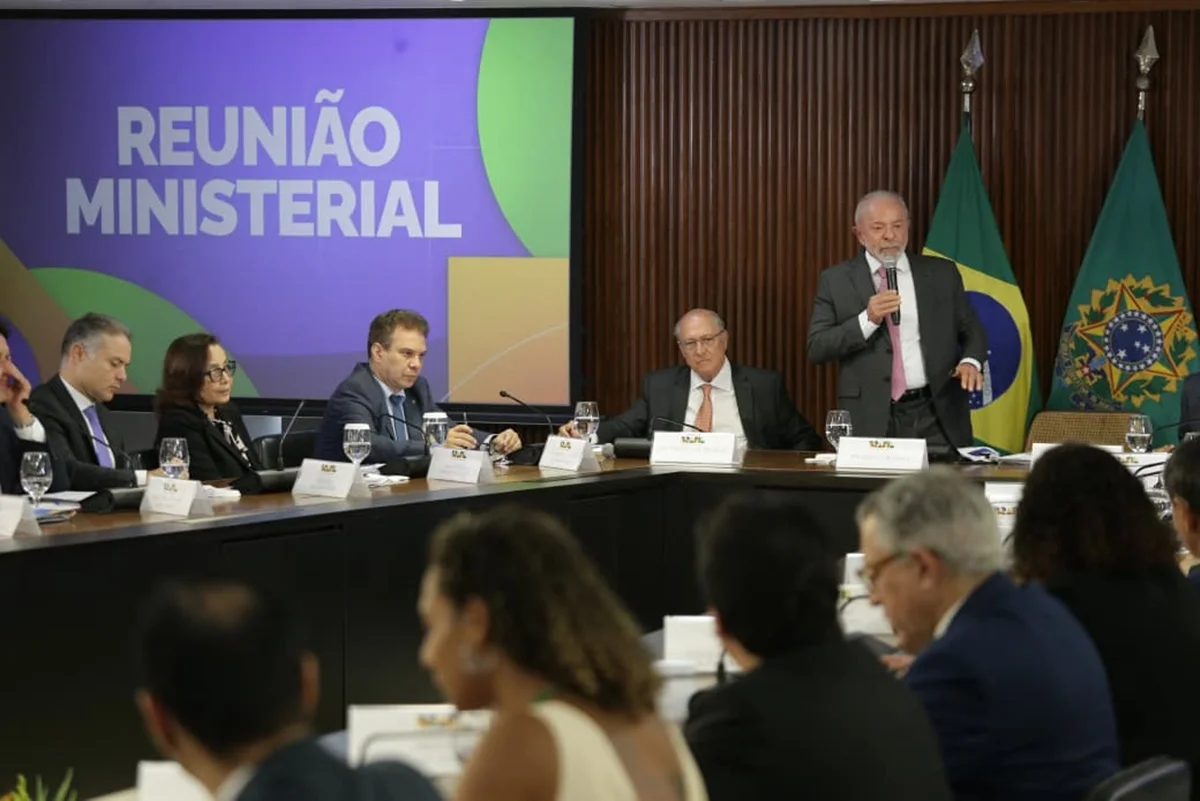 Lula realizou reunião com ministros nesta terça-feira (31/3)
